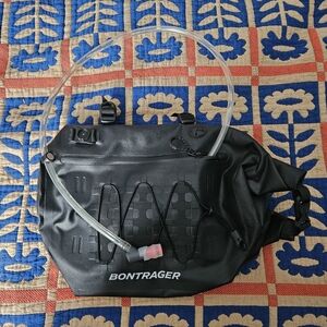 NWOT Bontrager Handle Bar Bag & NWOT Osprey 1.5 L Water Bladder